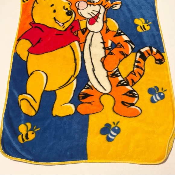Winnie the Pooh and Tigger Blanket 58” x 43” - Picture 2 of 16